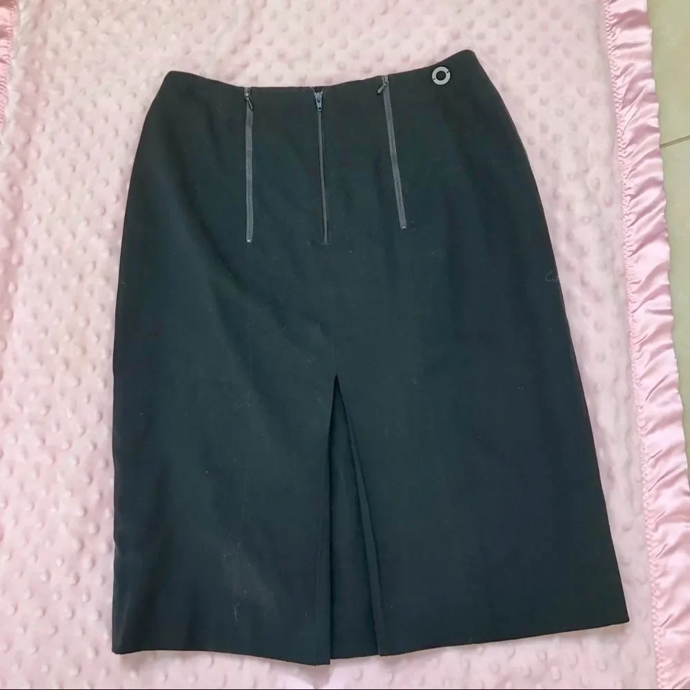 CHANEL black lined zippers pencil skirt . Size 6